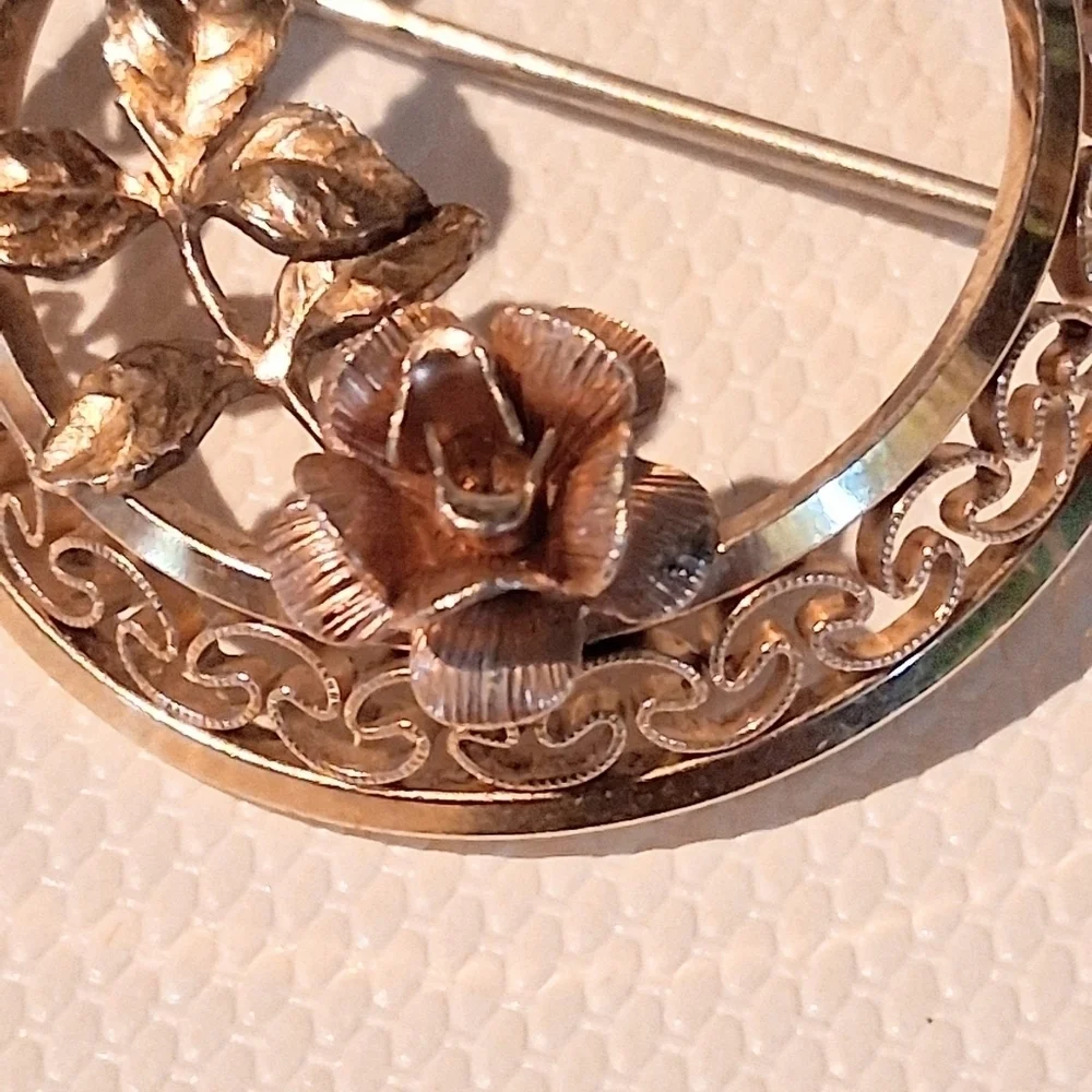 * Vintage Krementz Rose Gold Tone Flower Pin Brooch
